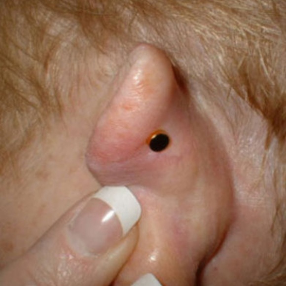 New Black Crystal Earring Magnet Acupressure - Picture 2 of 4